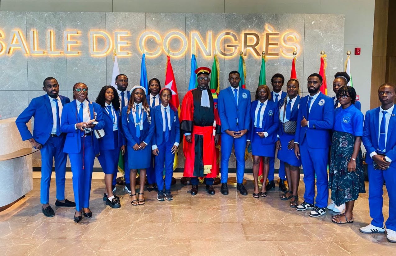 Les étudiants de l'IS2M au Palais des Congrès, accompagnés du Directeur Général